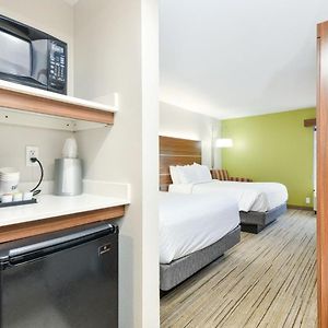Standard Queen Room Two Queen Beds